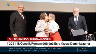 2021 İlk Gençlik Romanı Ödülü'nü Esra Yazdıç Demir kazandı - NTV